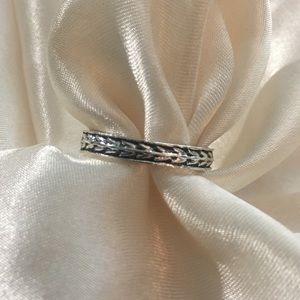 ❤️ 2 for $10 PRICE DROP 
Simple band ring (adjustable)